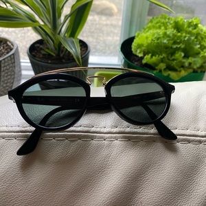 NWOT Ray Ban Women Sunglasses.